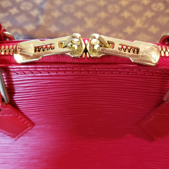 Louis Vuitton Alma PM - Picture 3 of 13